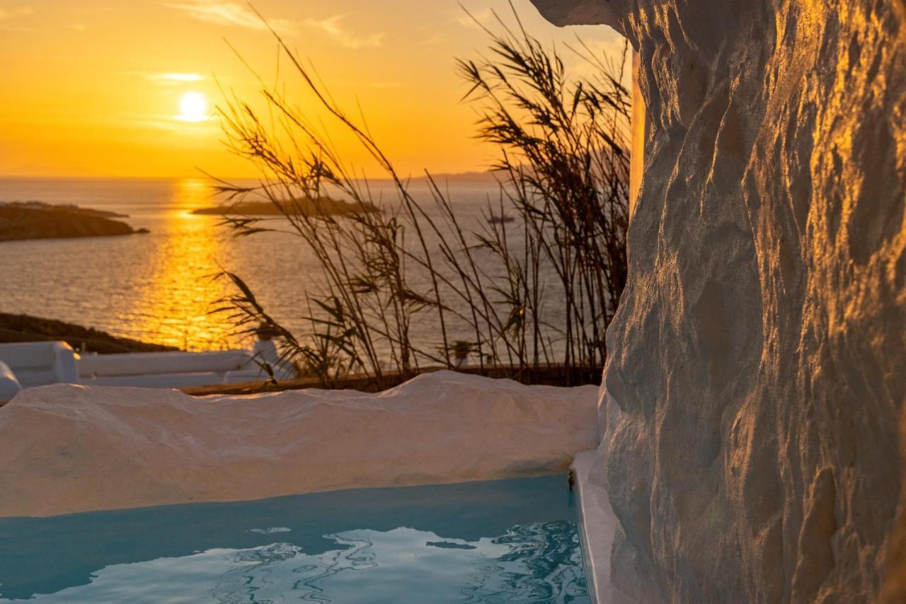Villa Black Villa- Cave Heated Pool *