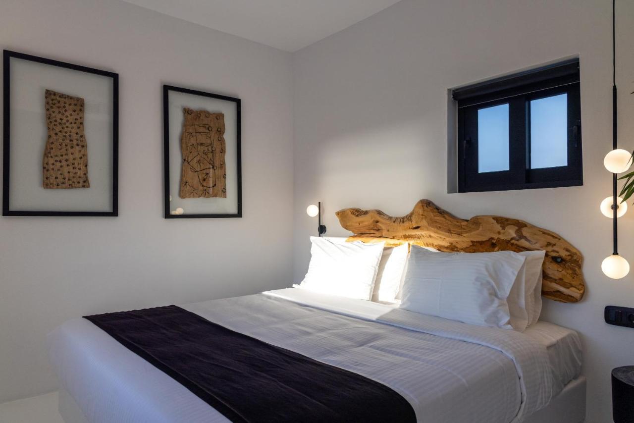 Villa Black Villa- Cave Heated Pool *