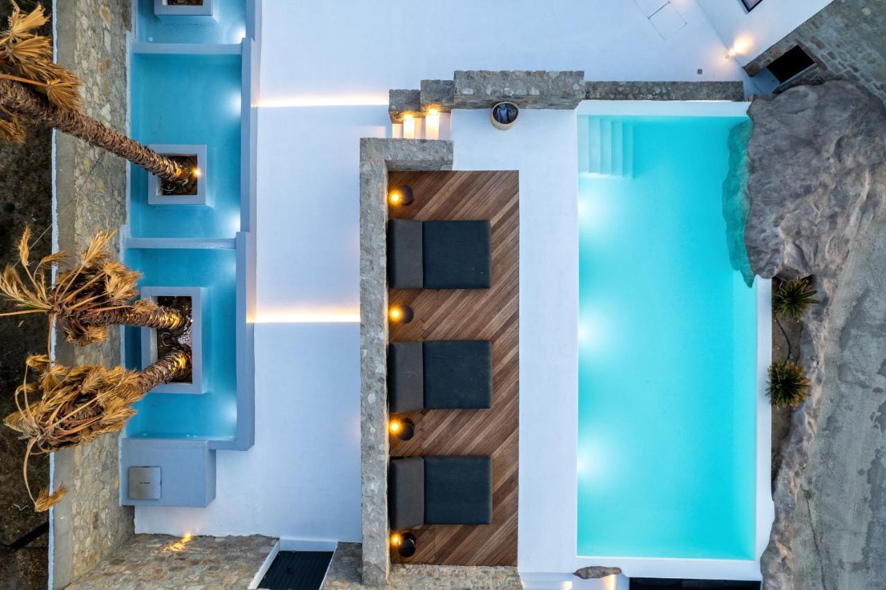 Villa Black Villa- Cave Heated Pool